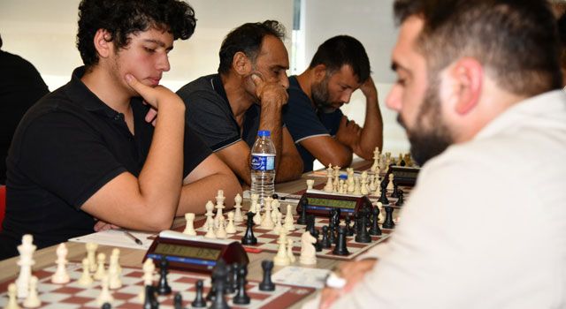 Osmaniye’de ‘100. Yıl Cumhuriyet Kupası Satranç Turnuvası’ tamamlandı