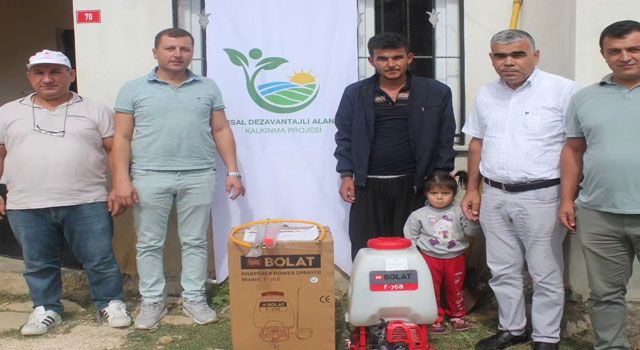 Osmaniye'de 14 çiftçiye motorlu sırt pülverizatörü dağıtıldı