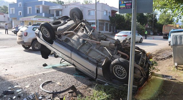 Osmaniye'de 2 otomobil çarpıştı: 3 yaralı