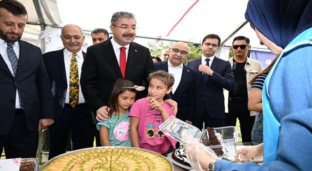 Osmaniye'de Gazze için Hayır Çarşısı