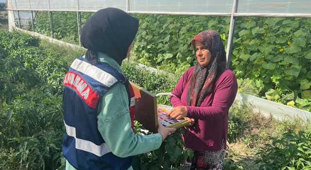 Osmaniye'de Kadın Çiftçilere Çikolata İkramı