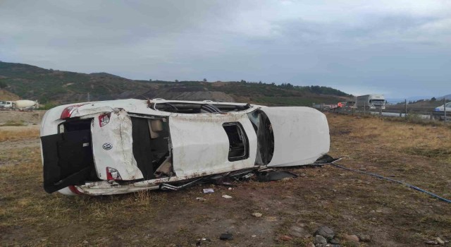 Osmaniyede otomobil şarampole devrildi: 1i ağır 3 yaralı