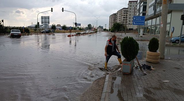 Osmaniye'nin Kadirli ilçesinde sağanak etkili oldu