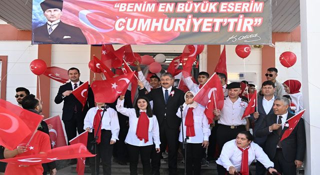 Özel Eğitim Meslek Okulu Öğrencileri Cumhuriyet'in 100. Yılını Kutladı