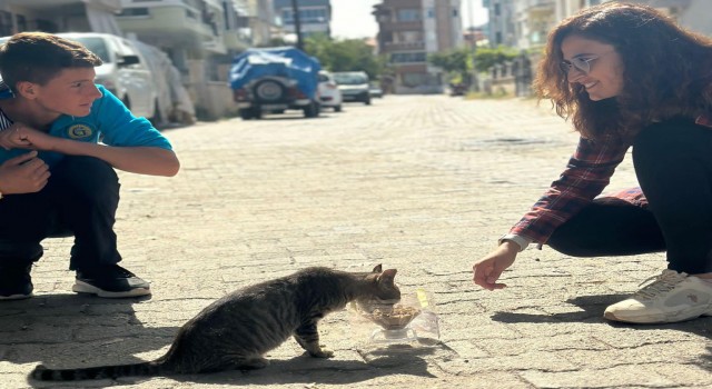 Özel öğrenciler sokak hayvanlarını unutmadı