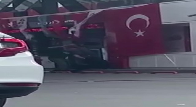 Pendikte annesini darp eden şahıs çevredekilerin saldırısına uğradı