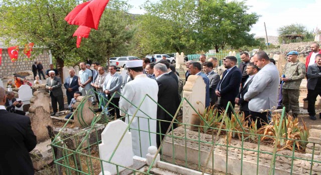 PKKlı teröristlerin şehit ettiği 26 vatandaş mezarları başında anıldı