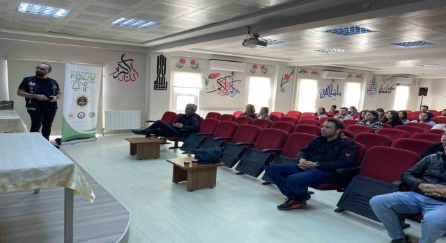 Polis ekiplerince En İyi Narkotik Polisi Anne sunumu