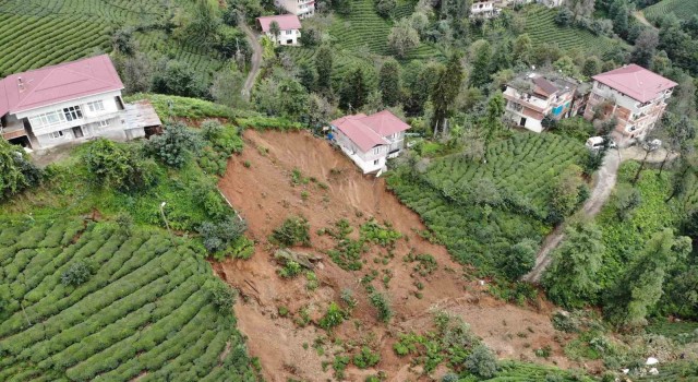 Rizenin Salarha beldesinde heyelan nedeniyle 2 ev tedbir amacıyla boşaltıldı