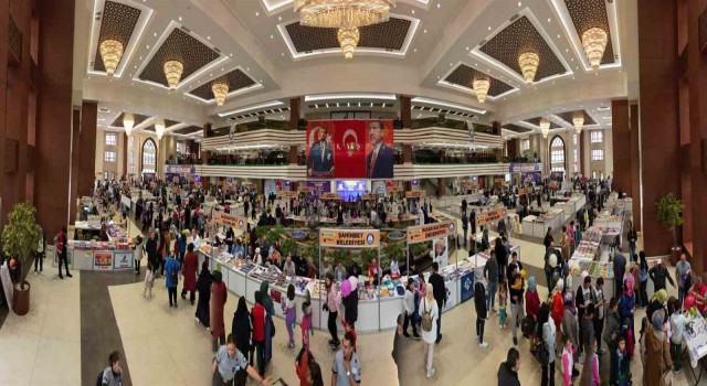 Şahinbey Belediyesinin kitap fuarını kitapseverler çok beğendi