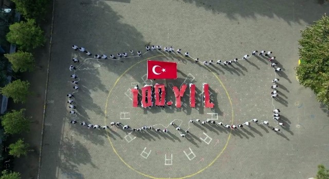Sakaryada öğrencilerden Cumhuriyetin 100. yılına özel koreografi