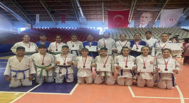 Salihlili judocular madalyaları topladı