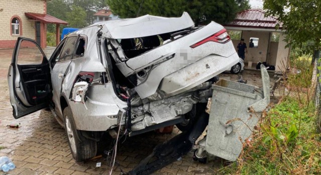 Samsunda otomobil takla attı: 3 yaralı