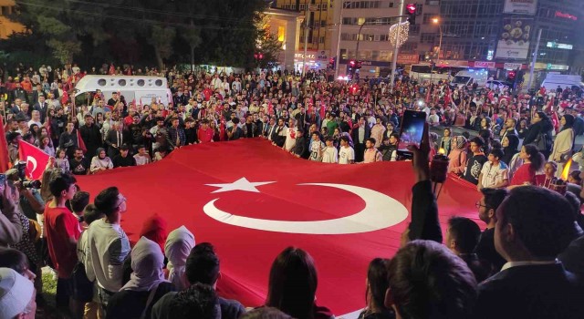 Şanlıurfada fener alayı yürüyüşü renkli görüntülere sahne oldu