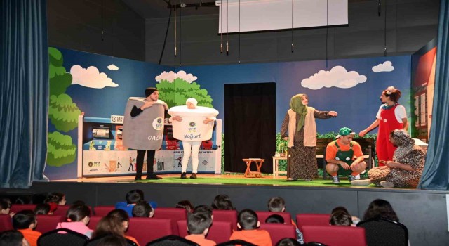 Selçukluda öğrenciler tiyatro ile sıfır atık bilinci kazanıyor