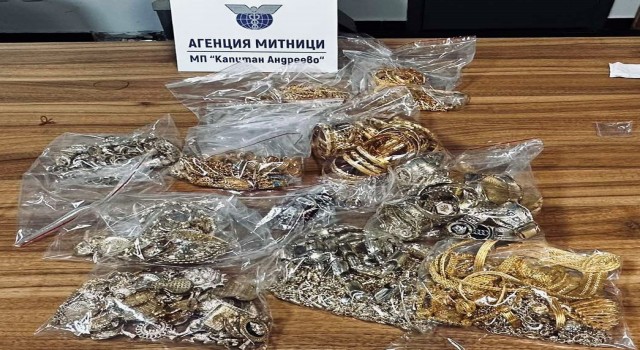 Sınır kapısında yarım kilo altın ele geçirildi