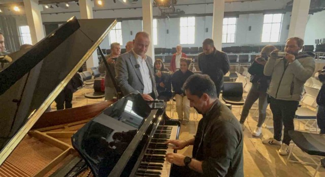 Sinop Belediyesi Sebahattin Ali Kültür Merkezine piyano desteği