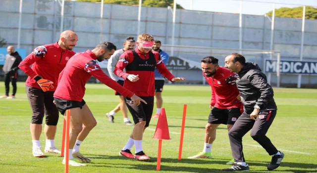 Sivassporda futbolculara gözü kapalı antrenman