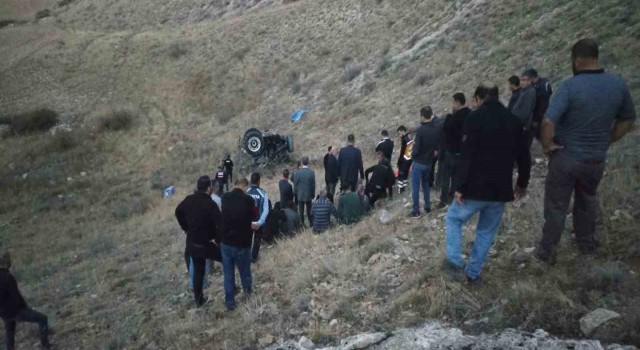 Sivasta traktör 400 metrelik uçurumdan uçtu: 1 ölü
