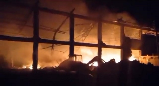 Suriyenin kuzeyinde terör örgütüne ait çimento fabrikası vuruldu