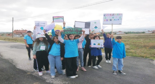 Tavşanlıda öğrenciler, çevre duyarlılığı yürüyüşü yaptı