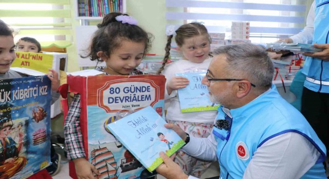 TDVden “Hediyem Kitap Olsun” kampanyasıyla Rizedeki okula kitap desteği