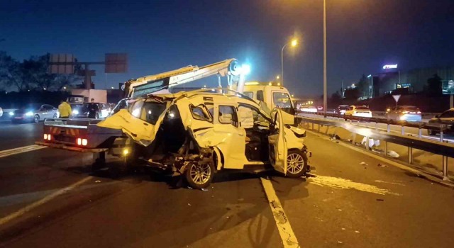 TEMde sapağı kaçırmamak için şerit değiştiren sürücü kazaya sebep oldu: 3 yaralı