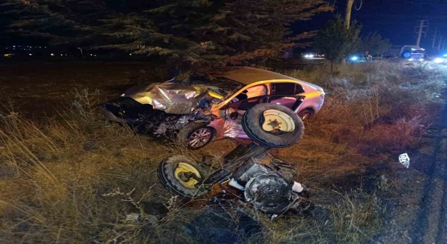Traktörün ortadan ikiye bölündüğü kazada 5 kişi yaralandı
