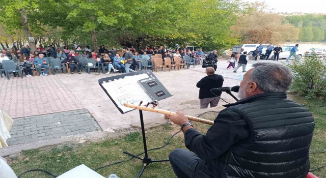 Tuncelili sanatçılar, kanser hastası için destek konseri verdi