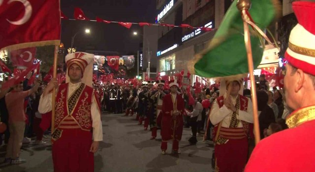 Ümraniyede Cumhuriyetin 100. yılı binlerin katıldığı yürüyüşle kutlandı