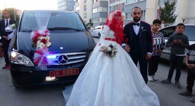 Valinin makam aracı gelin arabası oldu