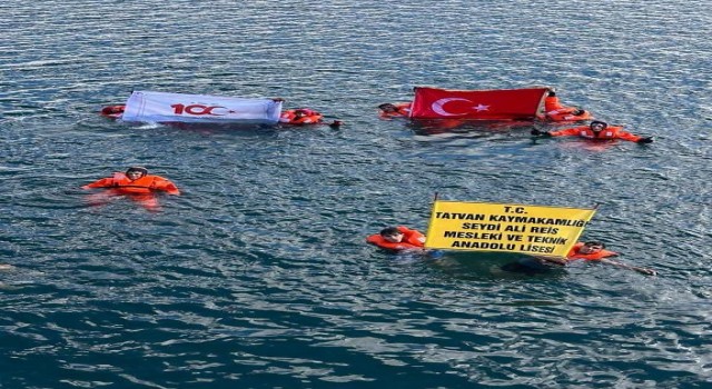 Van Gölünde Cumhuriyetin 100. yılı kutlandı