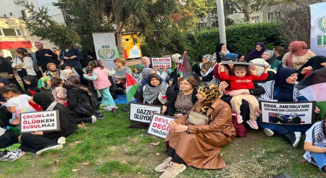 Yalovada kadınlar Filistin için oturma eylemi yaptı