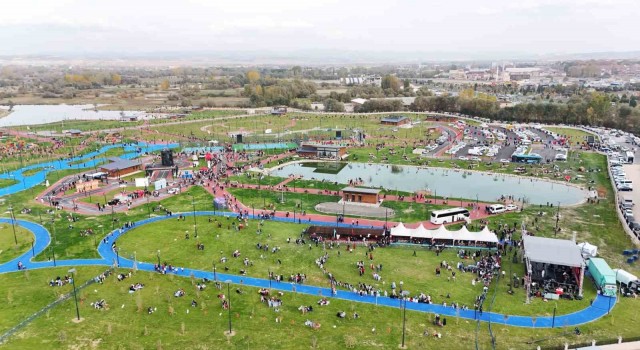 Kütahya'da Yedigöller 100. Yıl Kültür Parkı hizmete sunuldu
