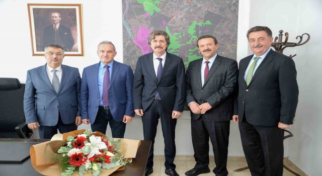 Yeni Rektör Yardımcısı Prof. Dr. Cafer Çiftçi görevi devraldı