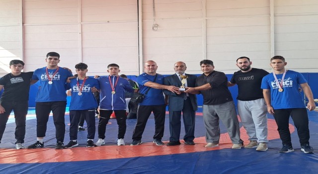 Yunusemreli genç güreşçiler, İzmirden başarıyla döndü