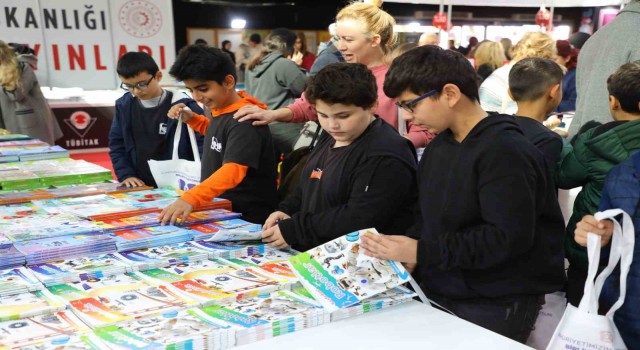 13. Antalya Kitap Fuarına  öğrencilerden yoğun ilgi