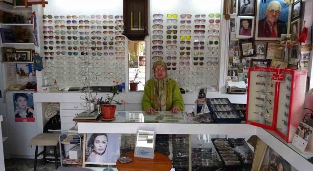 87 yaşındaki kadın gözlükçü, eşinden miras kalan dükkanı çalıştırıyor