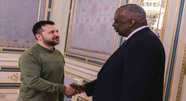 ABD Savunma Bakanı Austin'den Kiev'e sürpriz ziyaret