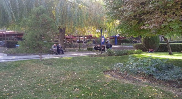 Afyonkarahisarda kasım ayında yazdan kalma günler yaşanıyor