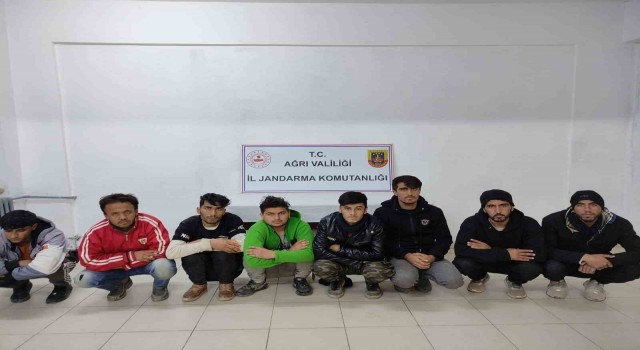 Ağrıda 24 düzensiz göçmen yakalandı, 2 organizatör gözaltına alındı