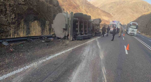 Ağrıda kaza yapan tanker sürücüsü hayatını kaybetti