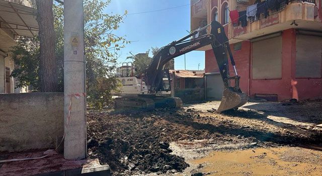 Akdeniz Belediyesi, asfalt çalışmalarına devam ediyor