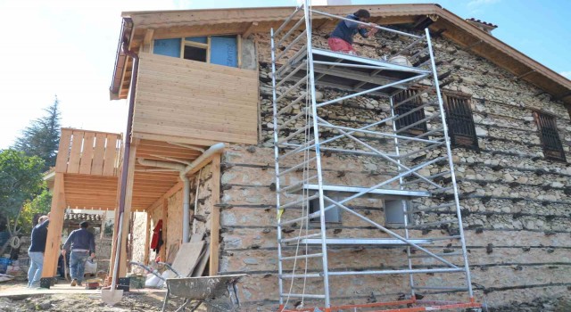 Antalya'nın tarihi düğmeli evleri restore ediliyor