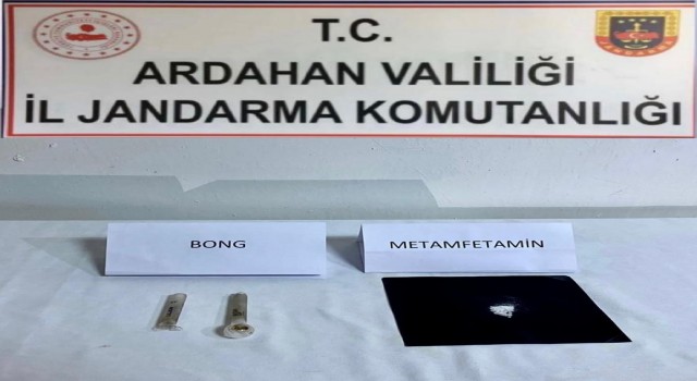 Ardahanda üzerinde uyuşturucu bulunan zanlı gözaltına alındı