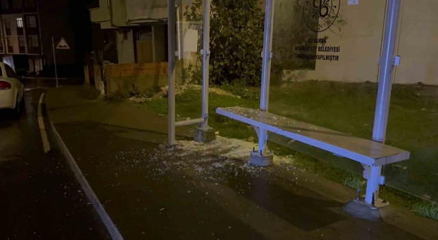 Arnavutköyde kan donduran olay: İETT durağında bekleyen eski dünürüne kurşun yağdırdı