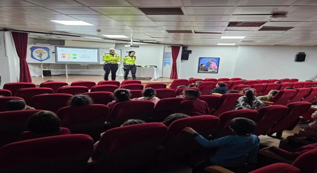 Aydında 100 öğrenci “trafik dedektifi” oldu
