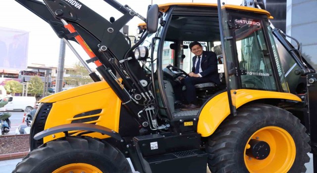 Bakanlıktan Nazilli Belediyesine iş makinesi hibe edildi