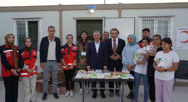 Başkan Kılınç, kitap bağış kampanyasında öğrencilerle bir araya geldi