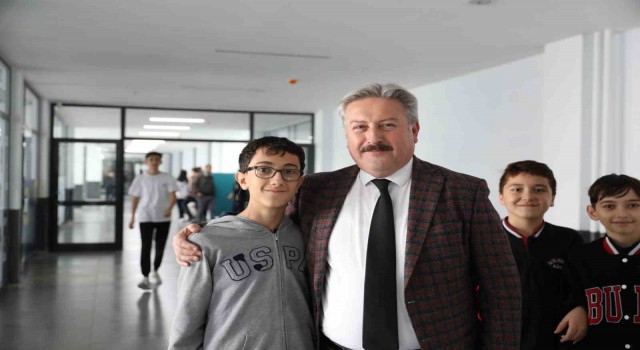 Başkan Palancıoğlu, öğretmenler ile bir araya gelerek günlerini kutladı